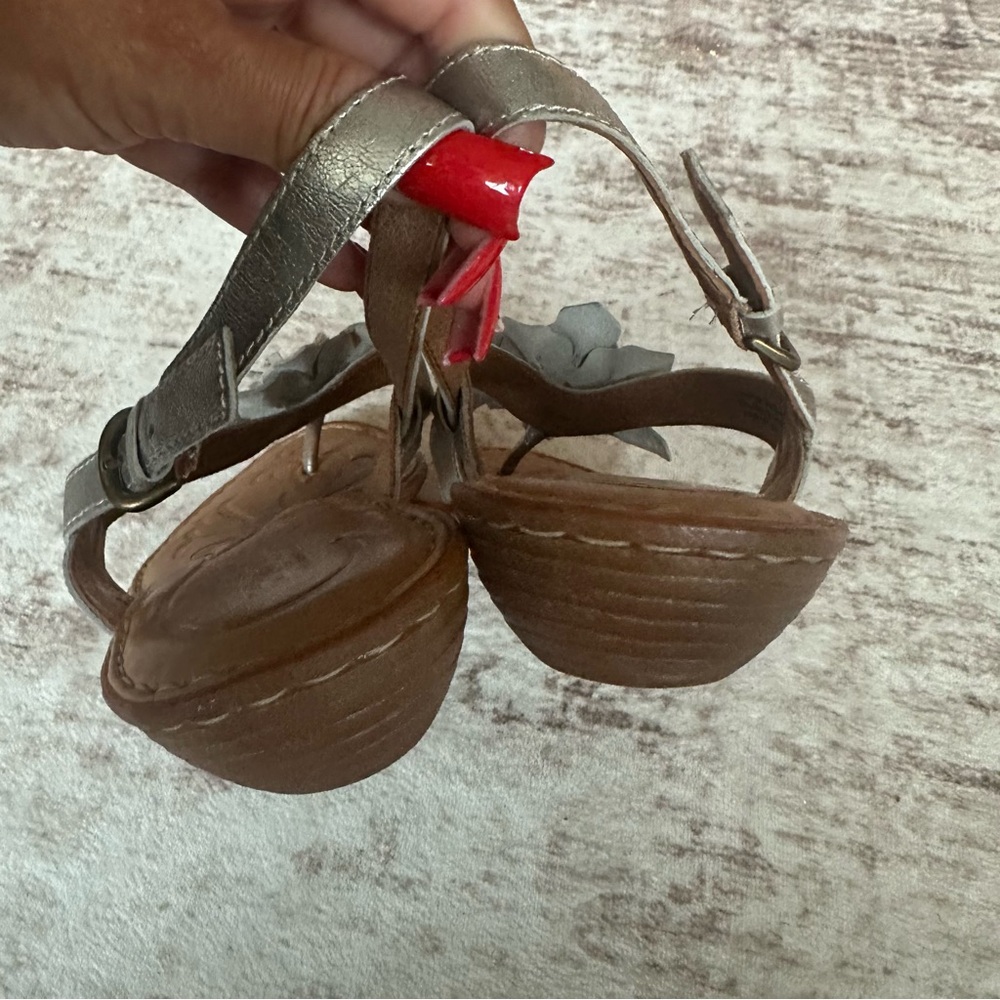 Born Silver Floral Leather Slingback Sandals size 9 - Picture 3 of 8